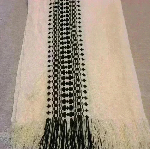 American Eagle Outfitters Accessories - American Eagle scarf